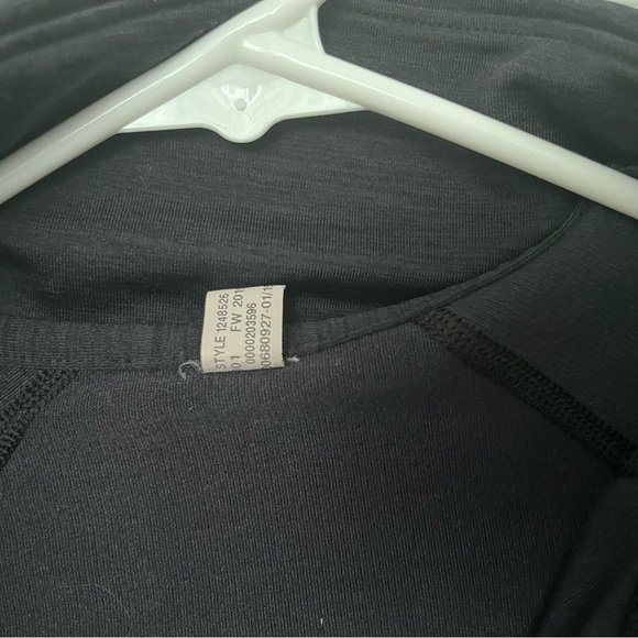 Under Armour Cold Gear, long sleeve layering piece. Size small - Picture 3 of 4